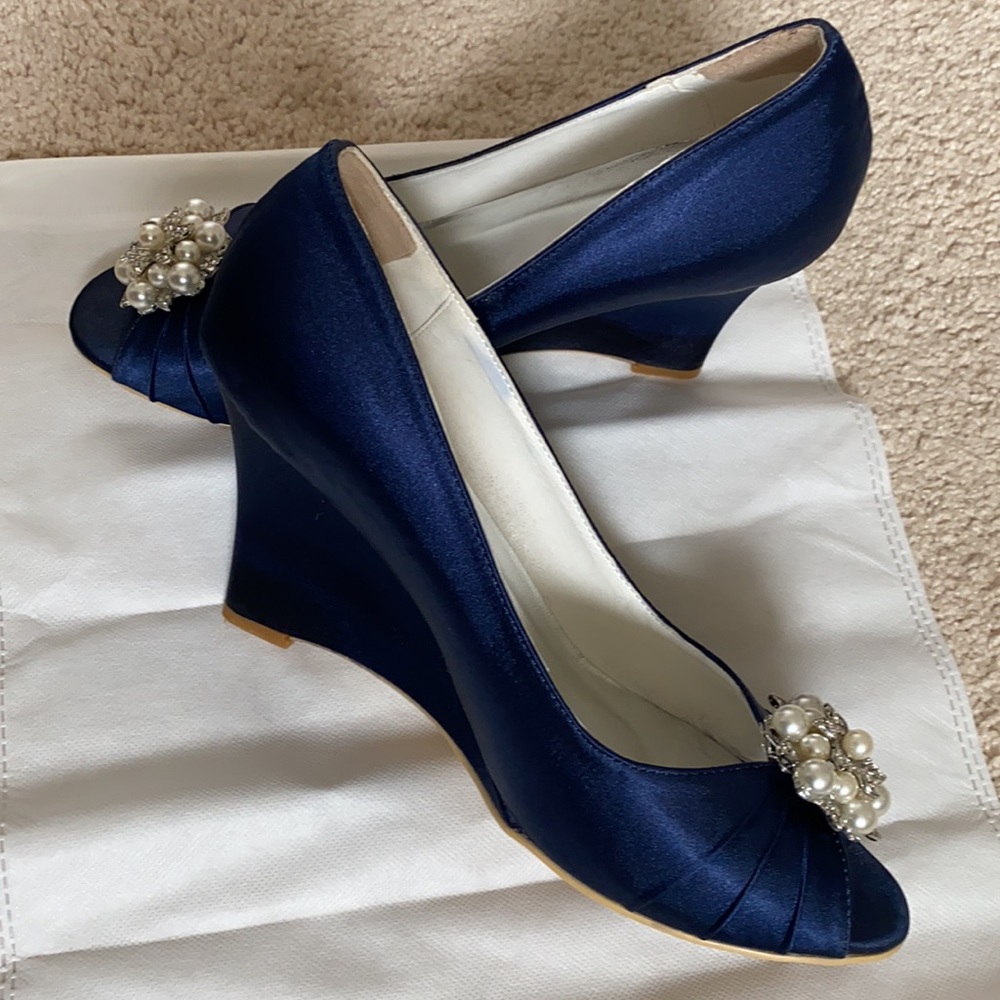 Elegant Park Navy Wedge Heels Gem